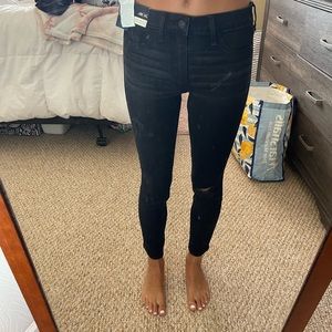 brand new black abercrombie ripped skinny jeans